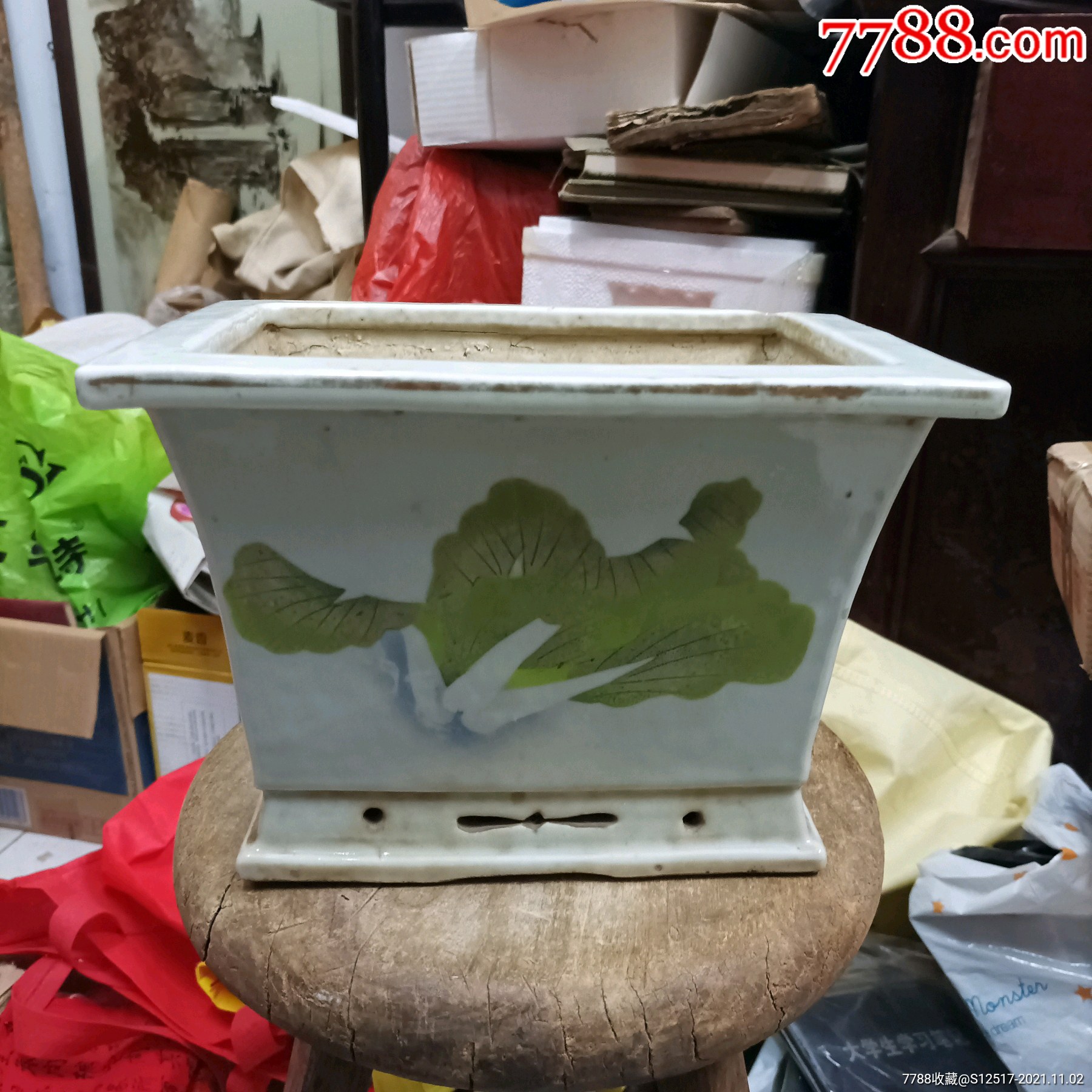 民国官窑,瓷业公司花盆[太阳]23.5/17.5/16/5厘米,一角磕碰