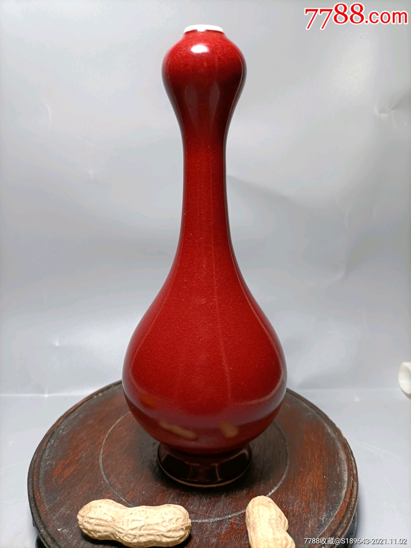 商品名称釉水发色极美的祭红釉小蒜头瓶