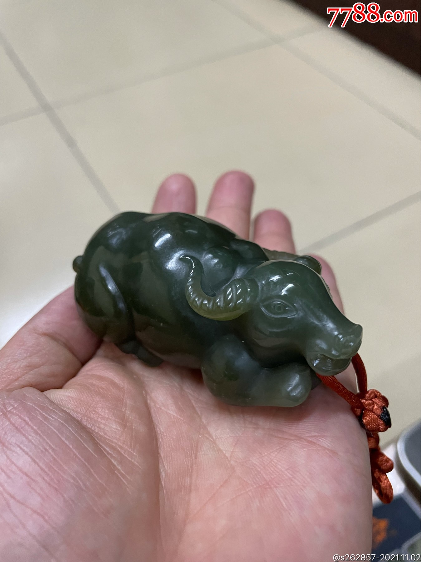 新疆和田玉牛手把件