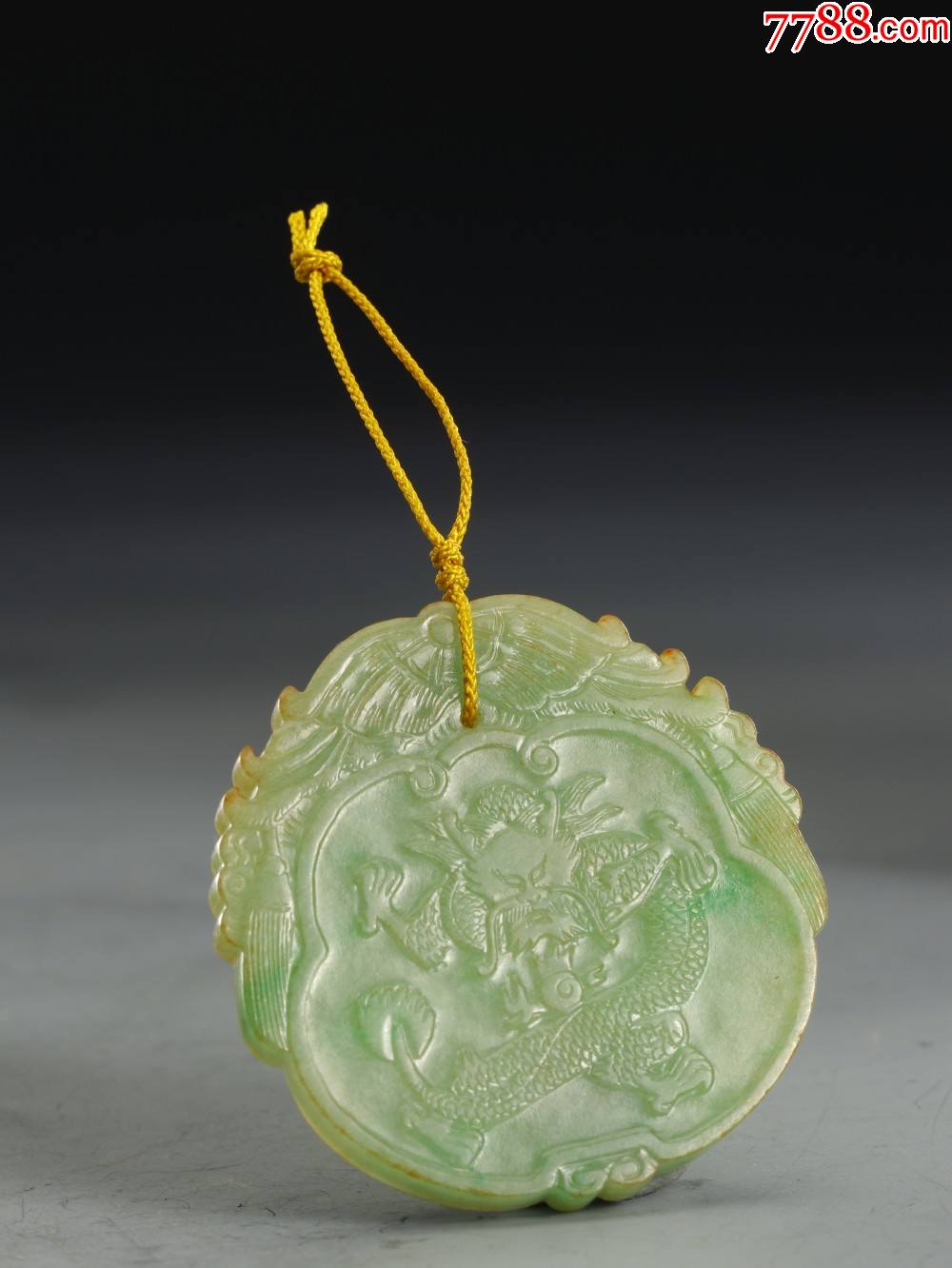 清翡翠龙吐珠纹挂牌