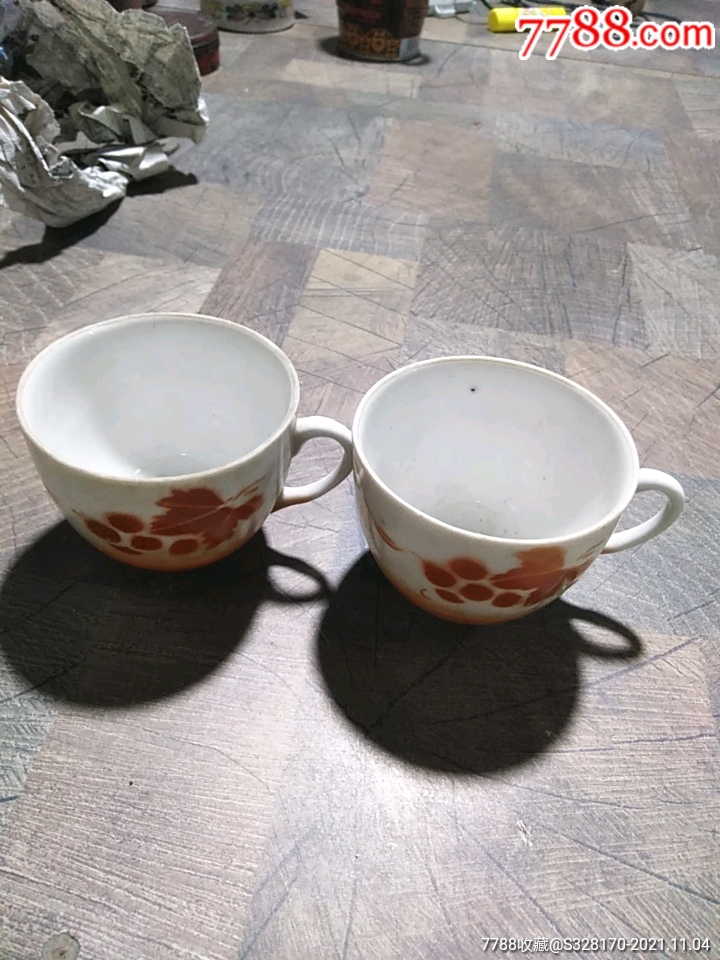 老式手绘植物瓷质茶杯两个