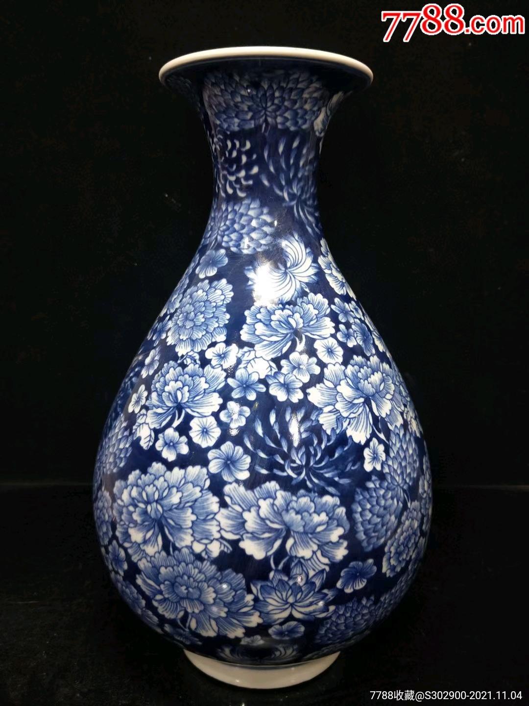 青花万花玉壶春瓶