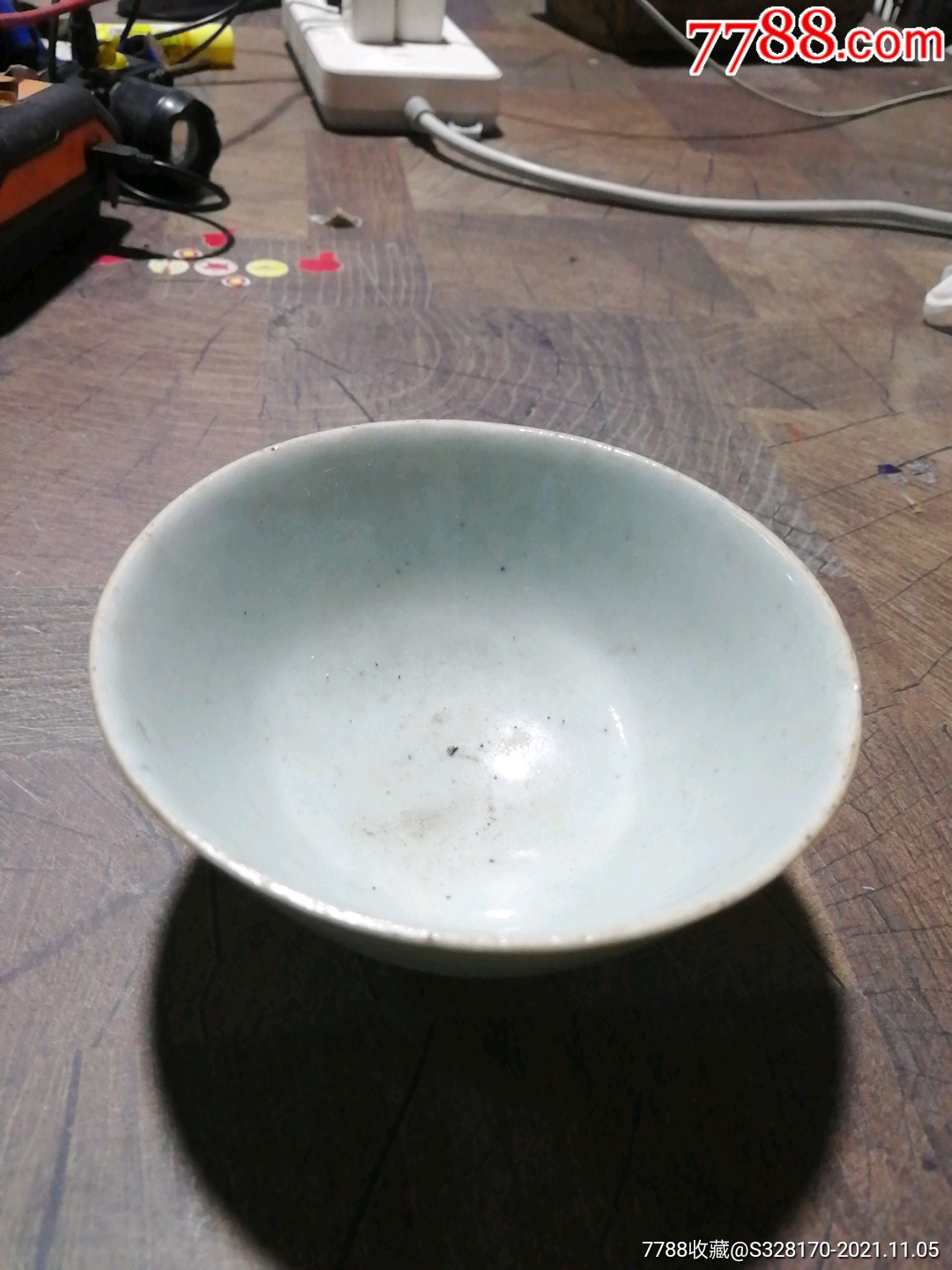 老式豆青碗