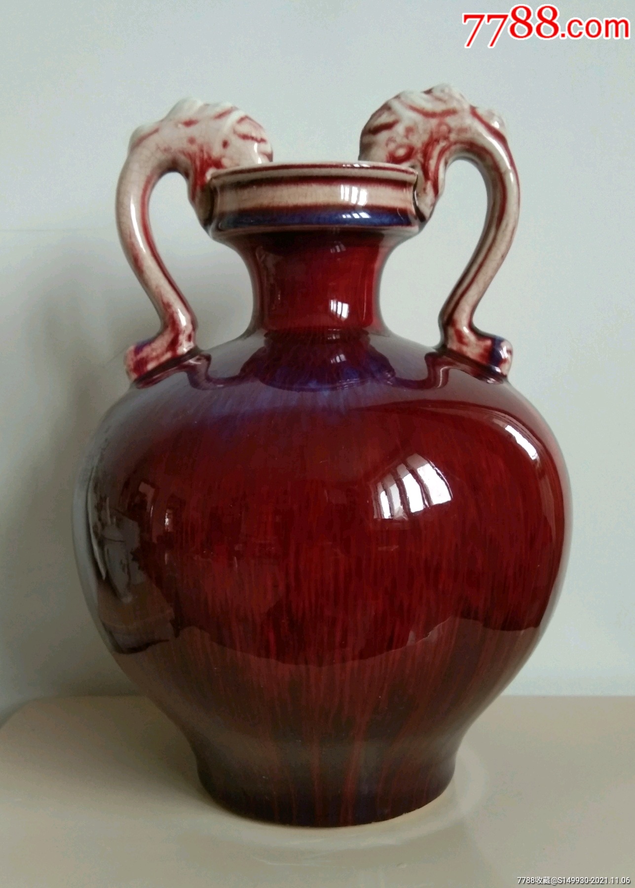 胭脂红窑变釉双螭耳瓶