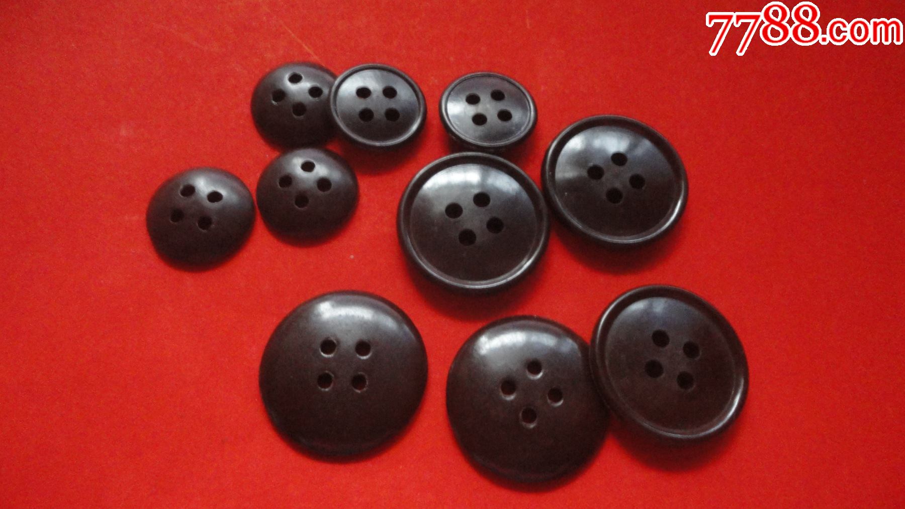 一套用锦衣扣子