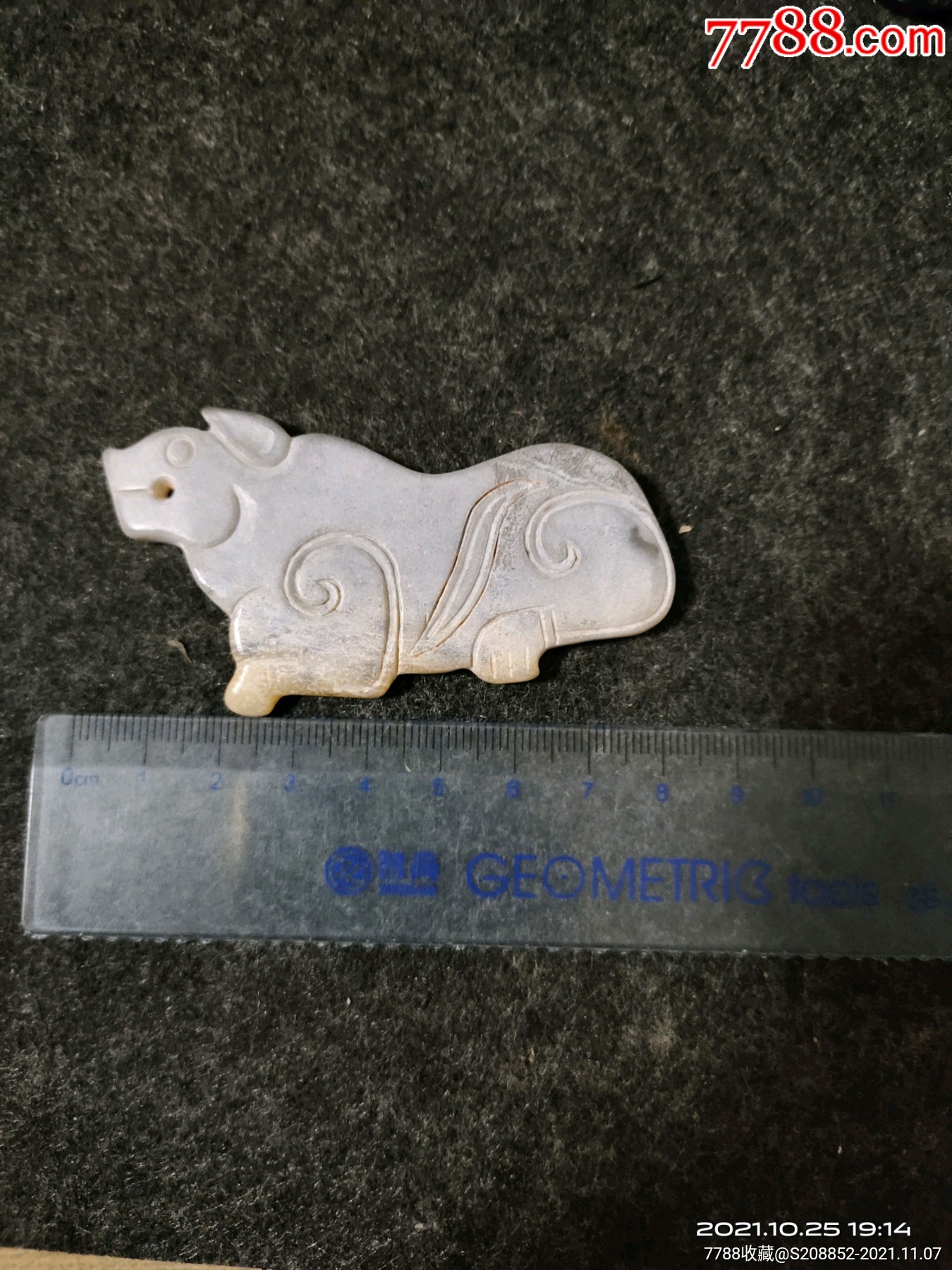 商周玉雕猪挂件