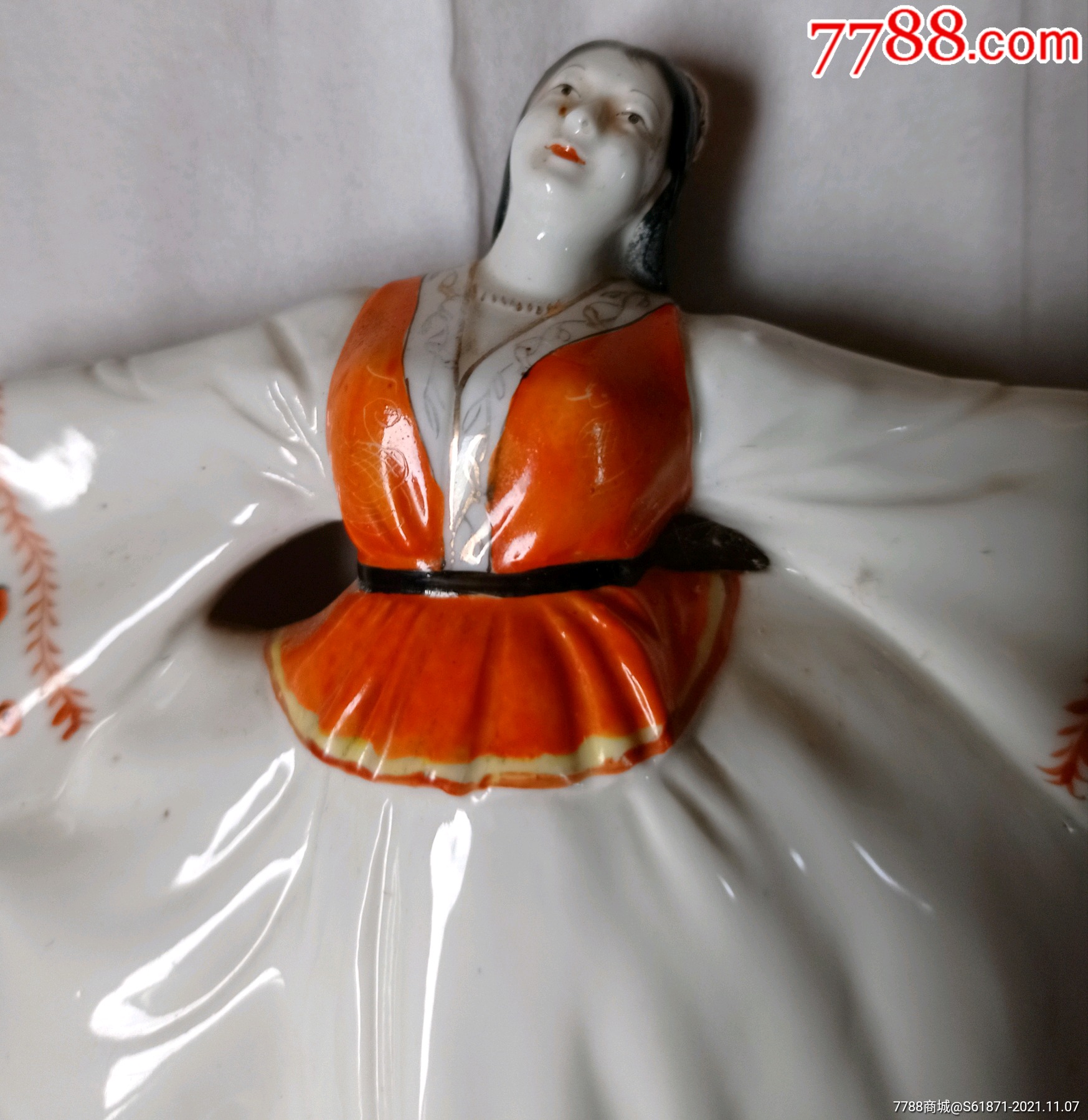 五十年代,新疆美少女粉彩摆件_雕塑瓷/瓷雕_第2张_7788钱币网