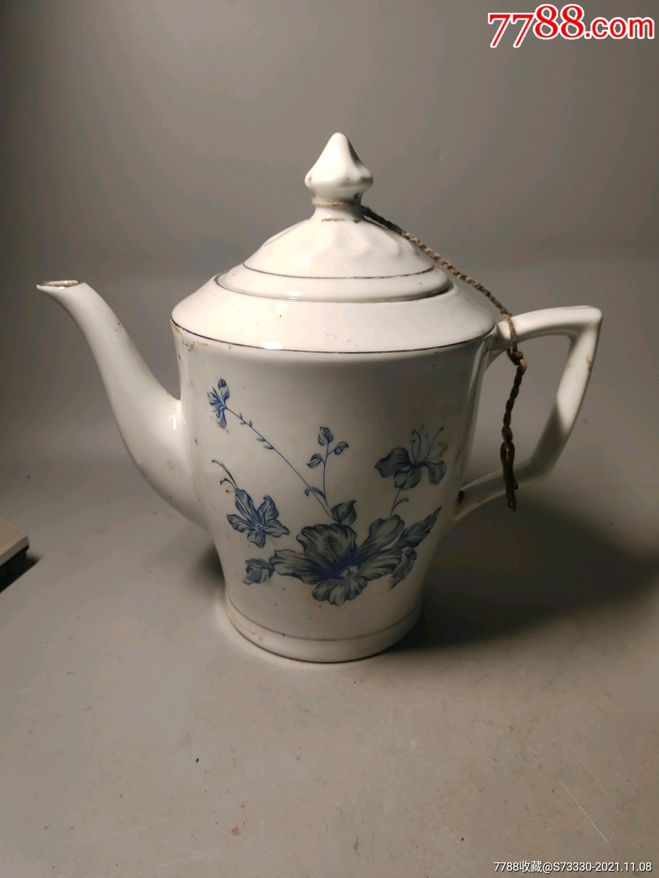 创汇期出口瓷蓝色花卉茶壶一把磕