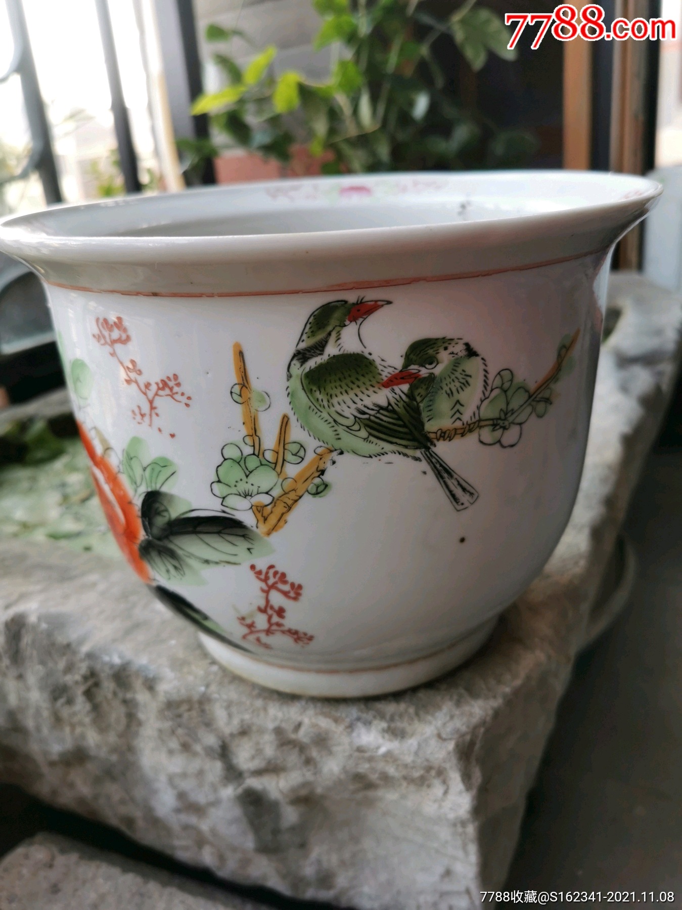 六十年代手绘粉彩瓷器花盆