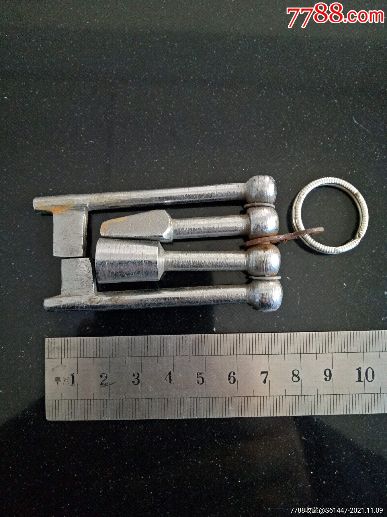 收藏用老绿皮火车上专用钥匙一串四把