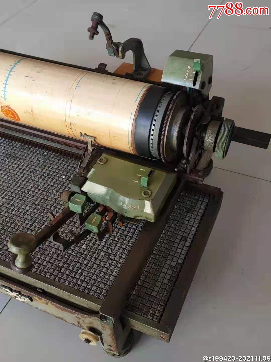 双鸽牌铅字中文打字机一共有2400多个铅字保存完好大约七八十斤重