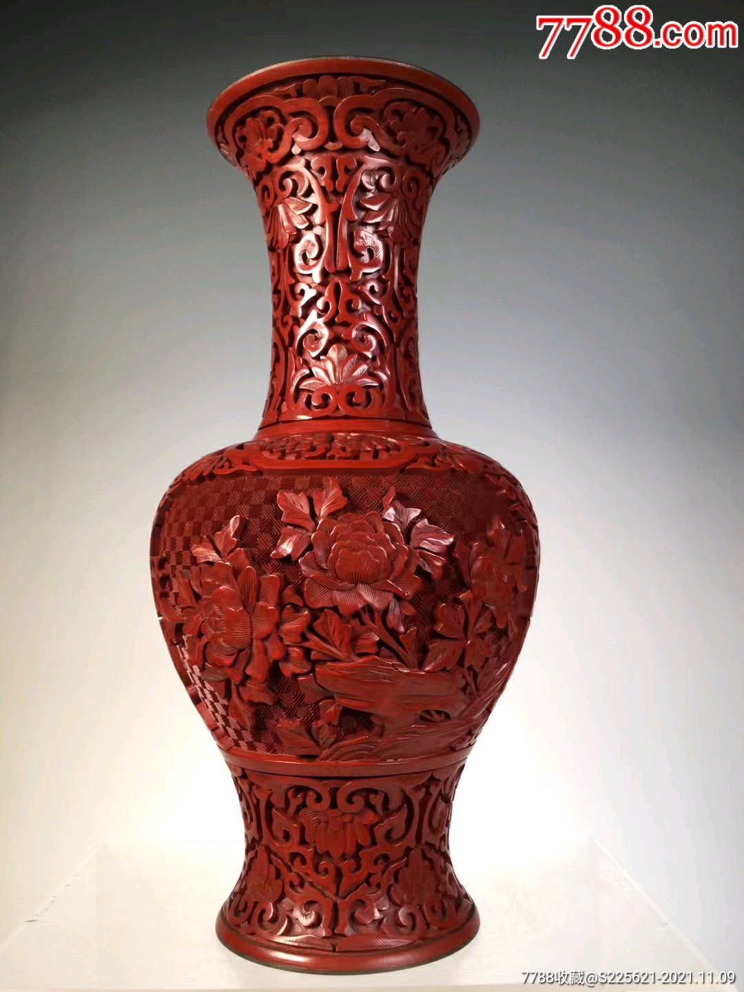 创汇时期铜胎剔红花卉纹瓶