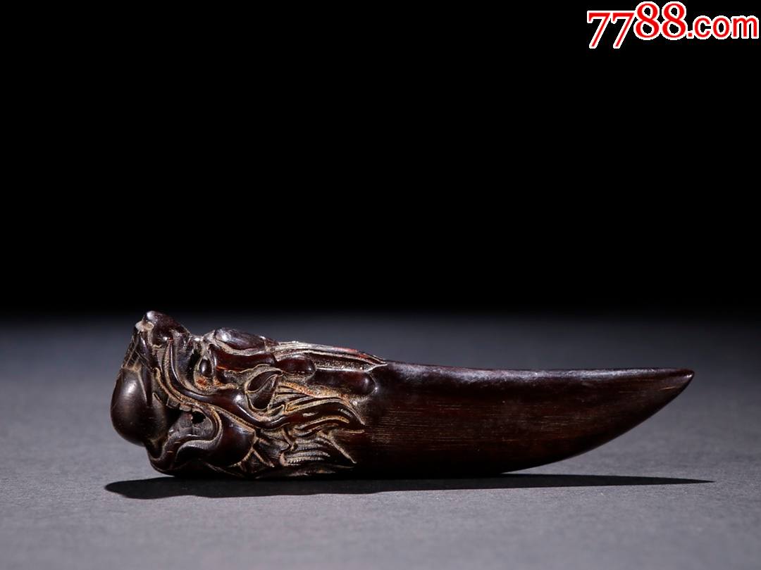 旧藏牛角雕龙戏珠雕件