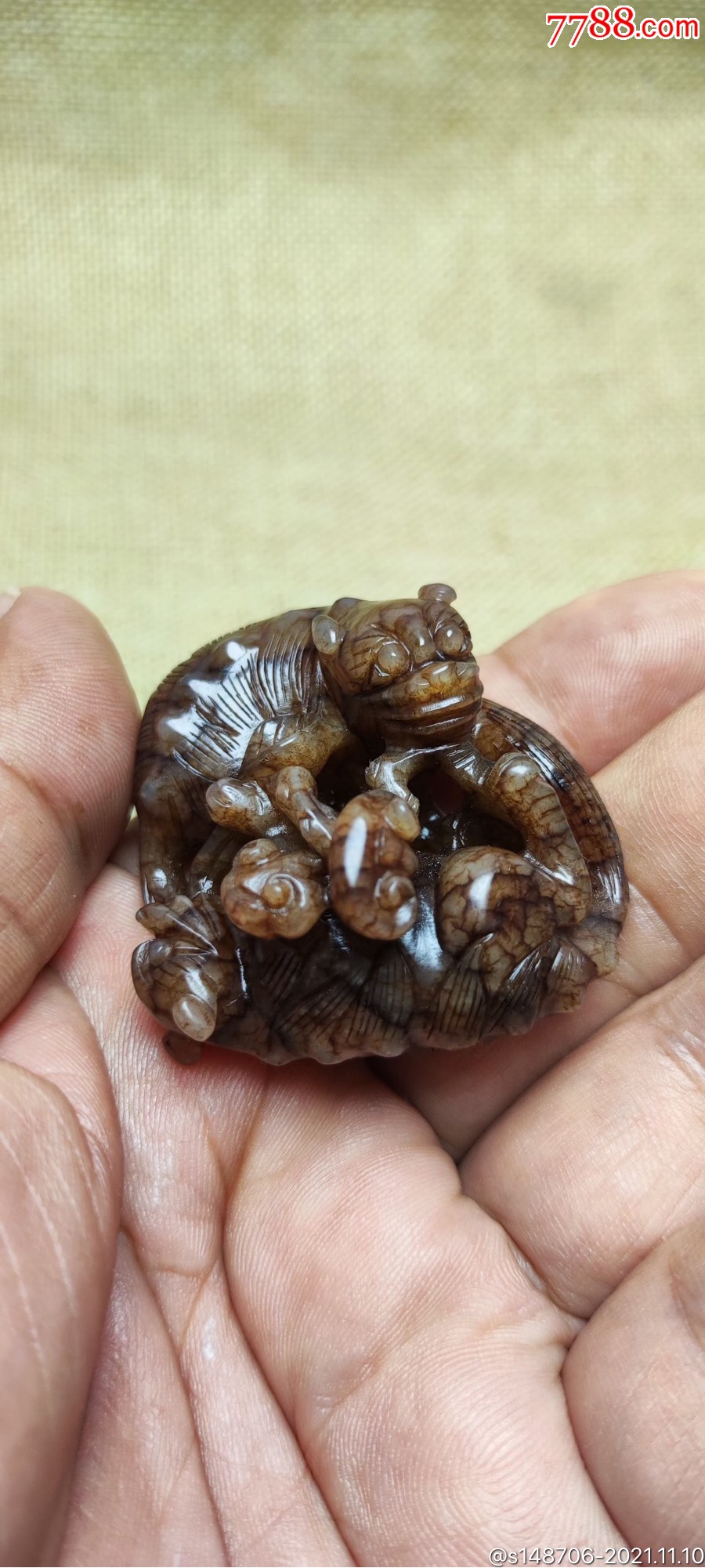 旧藏明承天府地老提油和田籽玉双狮如意手玩件