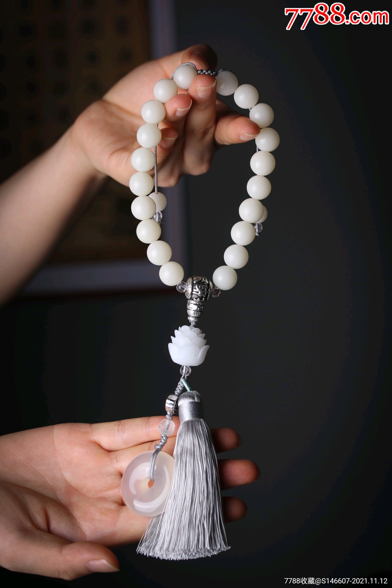 白玉菩提手持车挂尺寸12完美搭配色泽温油润感强佩戴把玩有十分清亮的