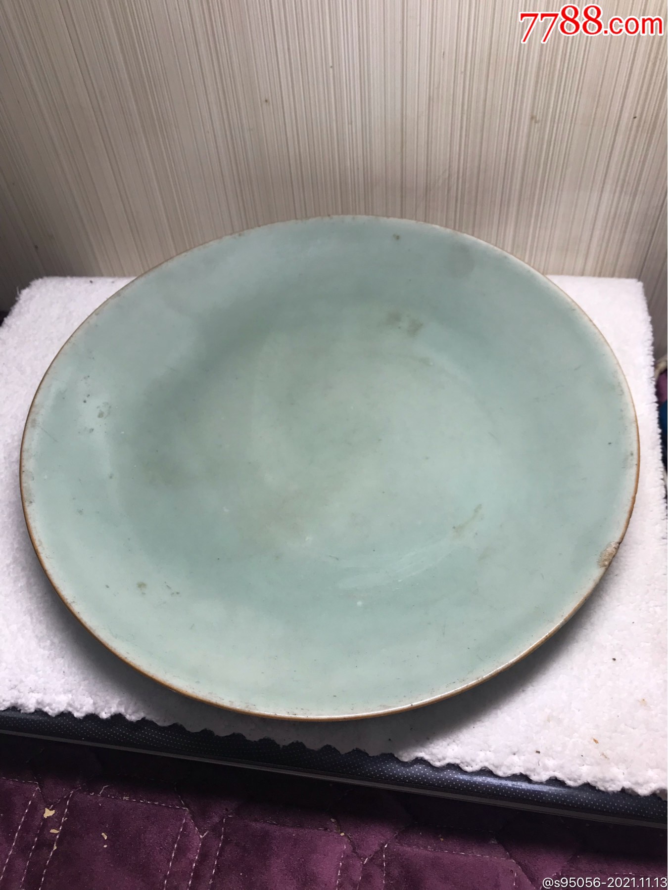 清代豆青釉盘子