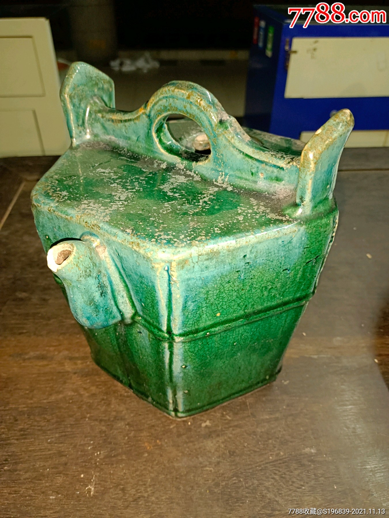 清代石湾窑绿釉大茶壶