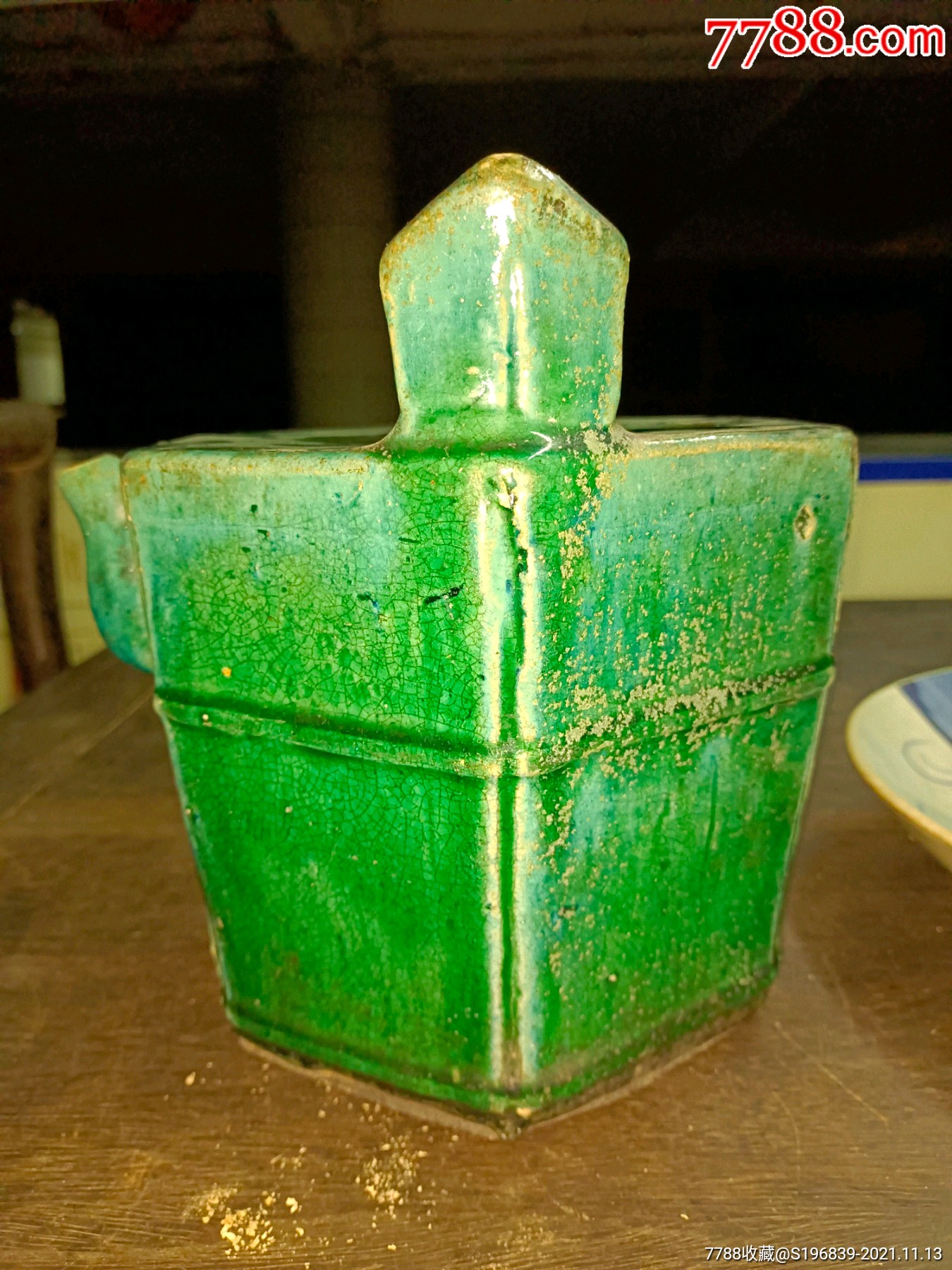 清代石湾窑绿釉大茶壶