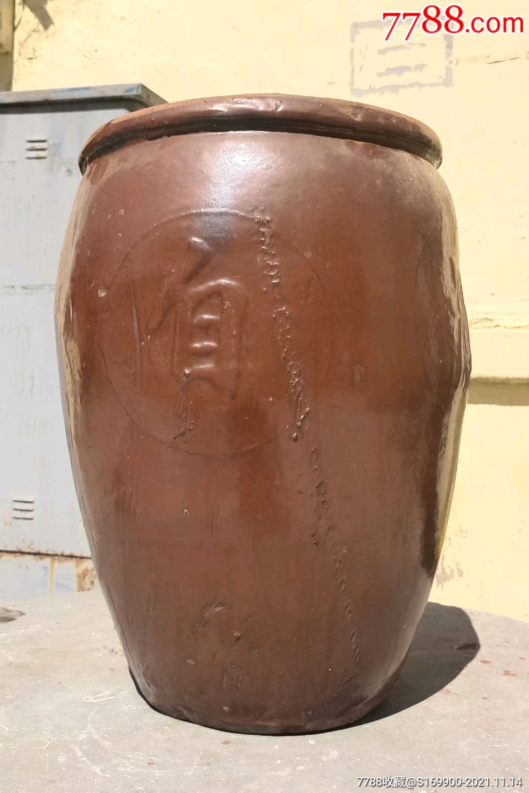 解放后自力更生酱釉缸高约60cm