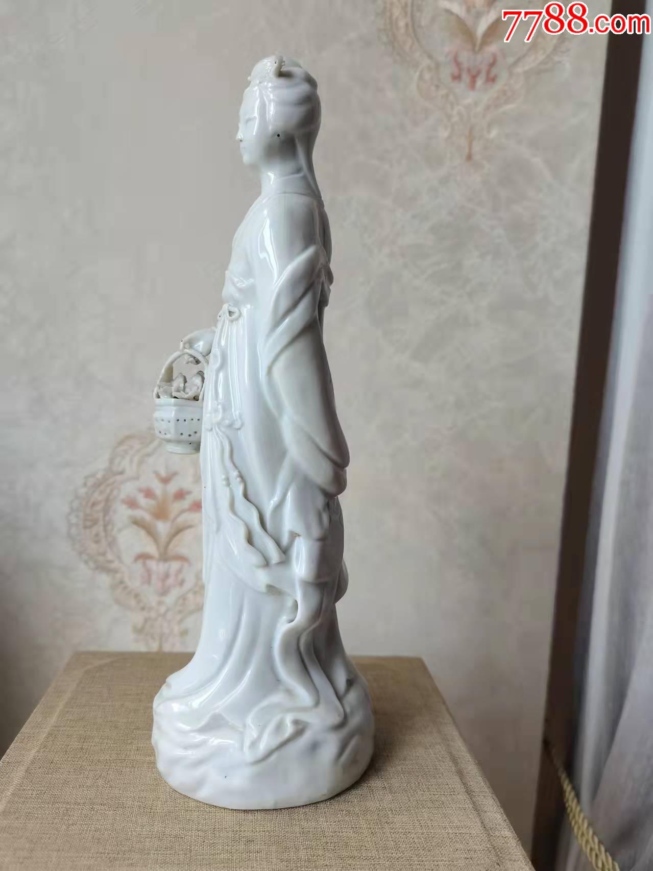 白瓷人物摆件何仙姑