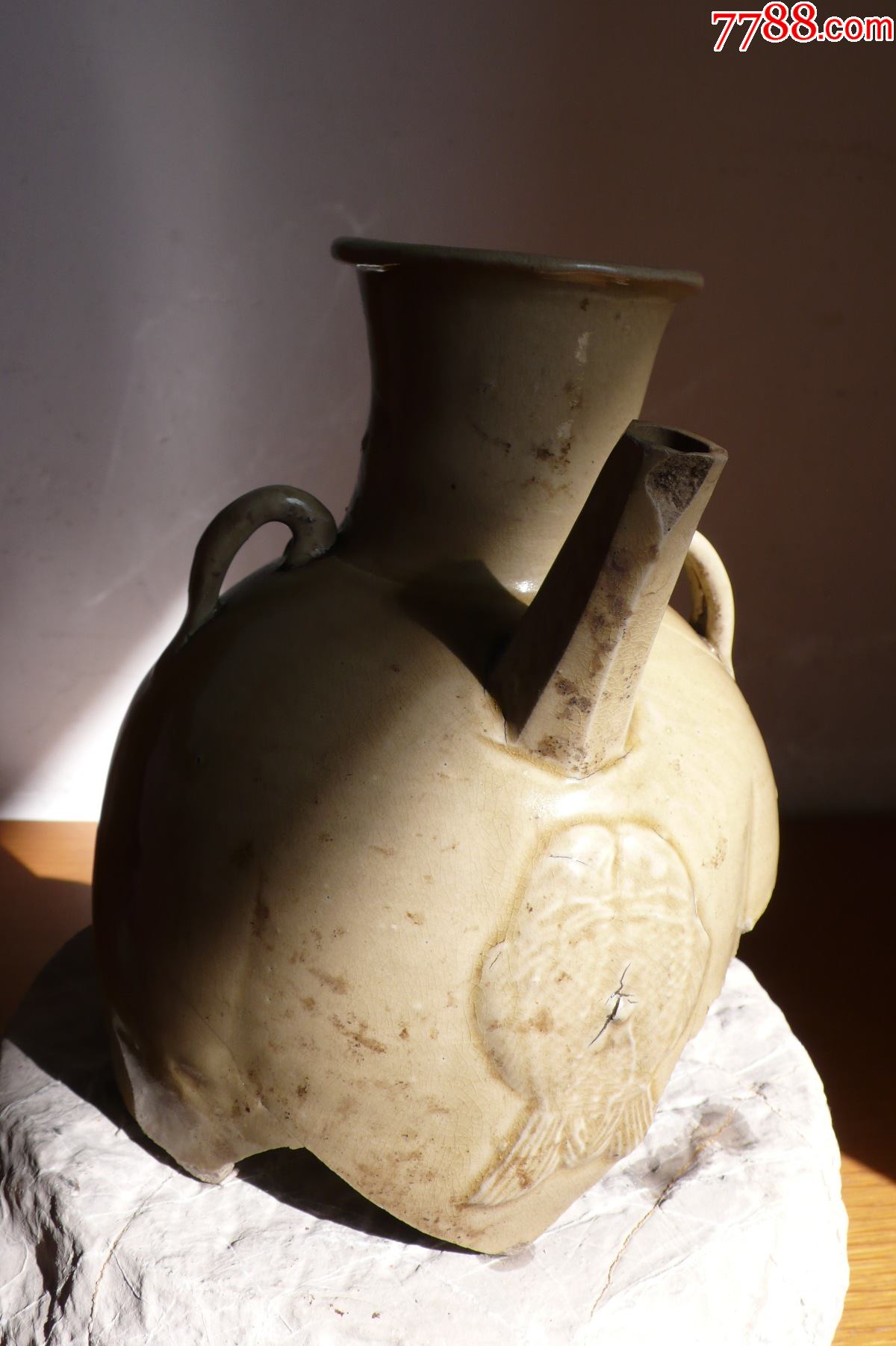 长沙窑青釉模印帖花双鱼纹壶