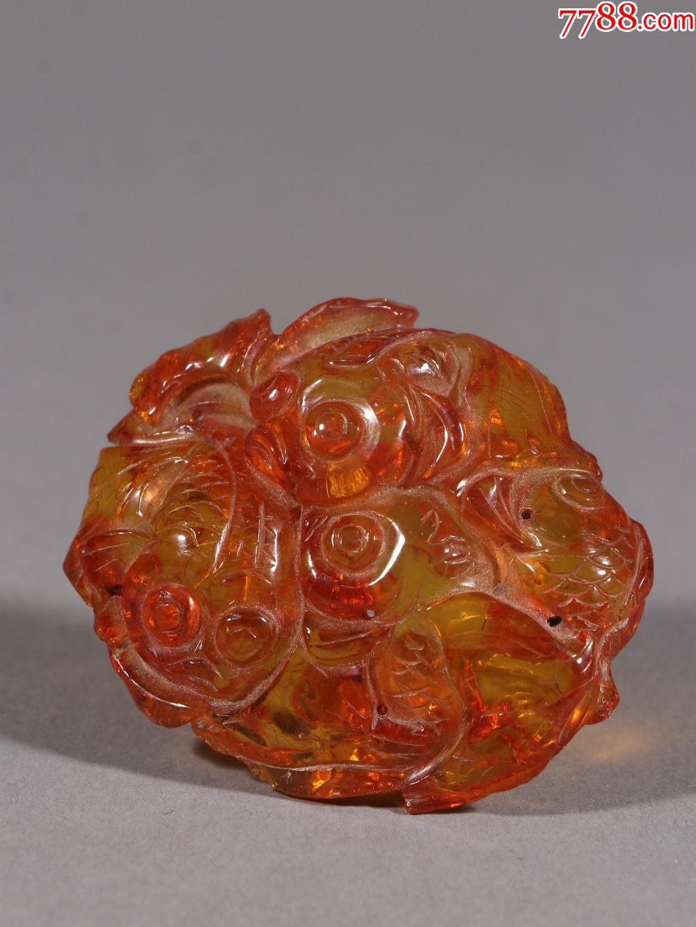 老琥珀年年有余雕件