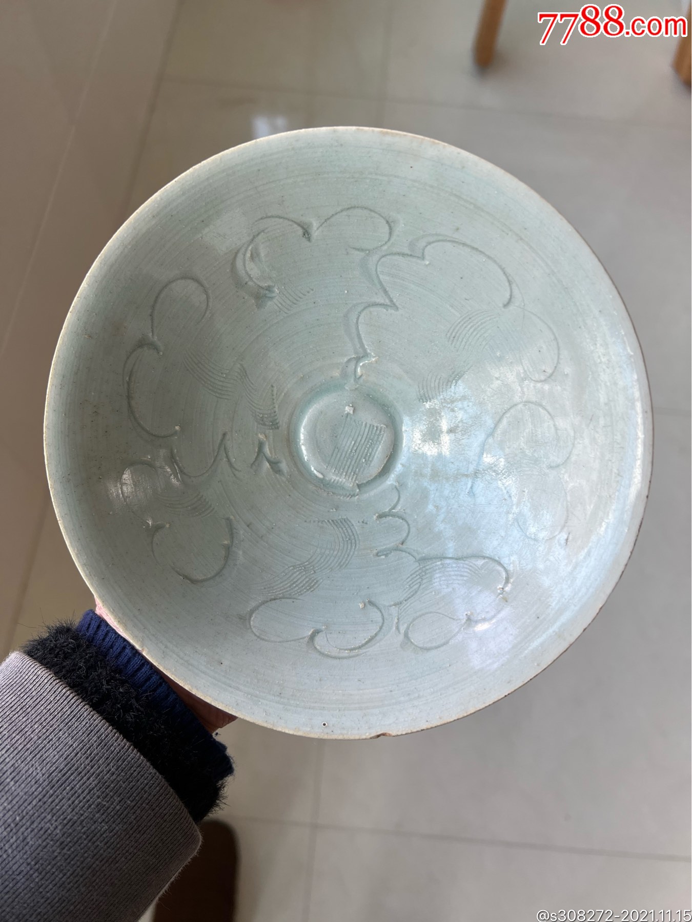 宋代青白瓷刻海水纹碗