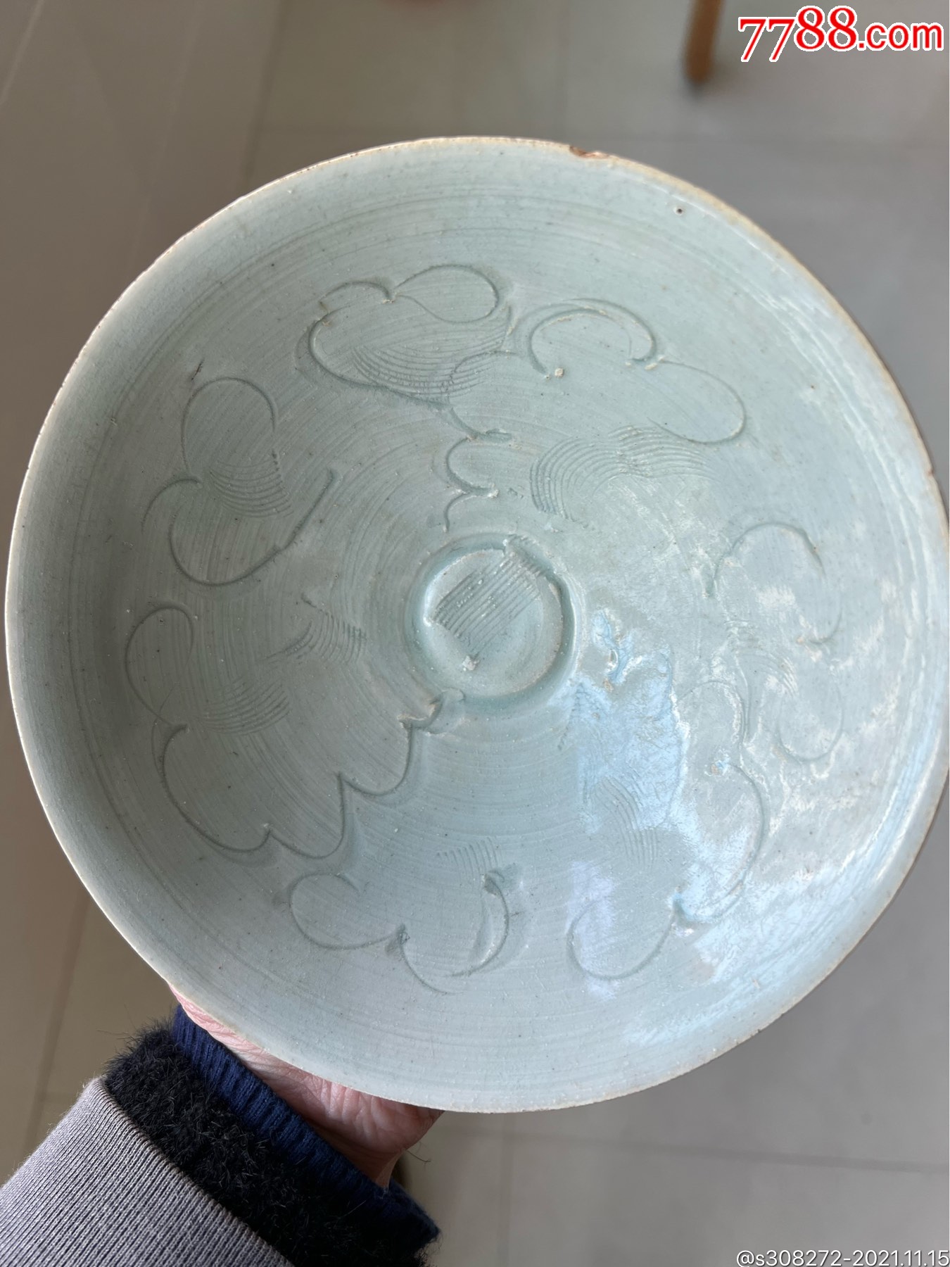 宋代青白瓷刻海水纹碗