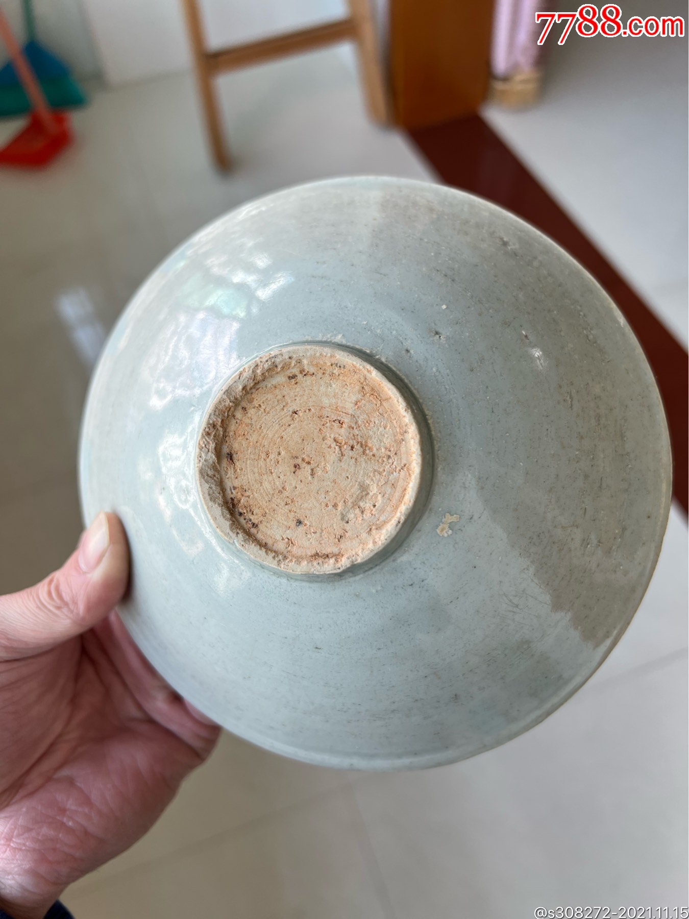 宋代青白瓷刻海水纹碗