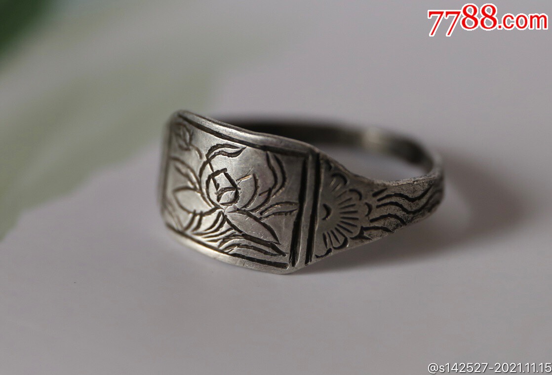 明代錾刻莲花老银戒指