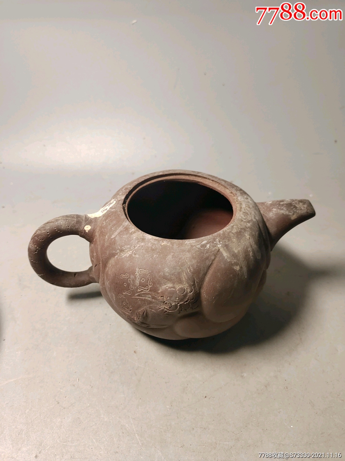 80年代左右鱼化龙紫砂壶一把磕线