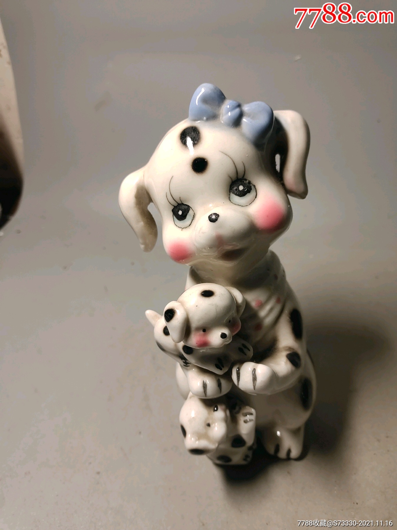 早期可爱小花狗雕塑瓷