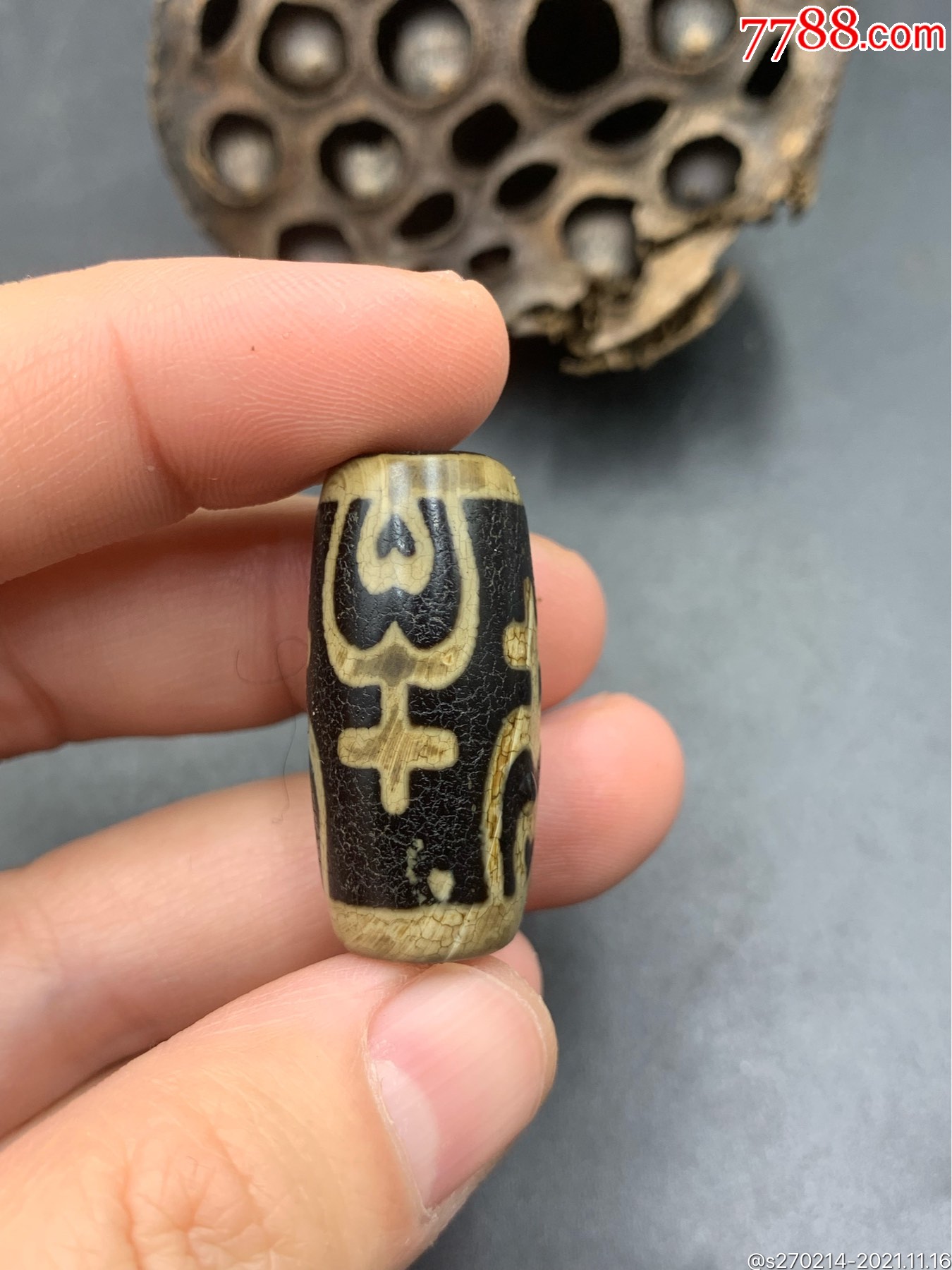 宝瓶莲花心天珠