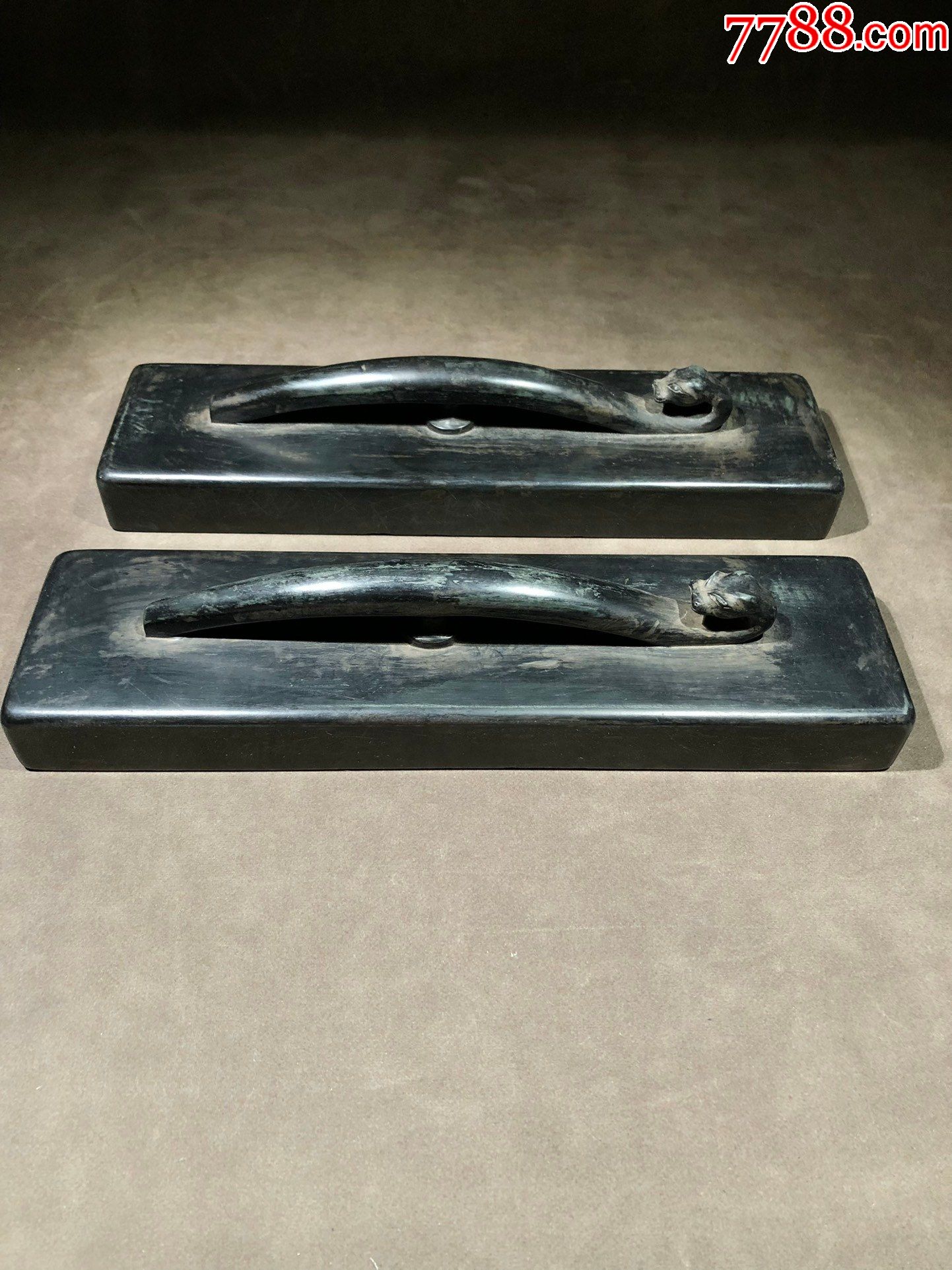 名家石镇纸一对