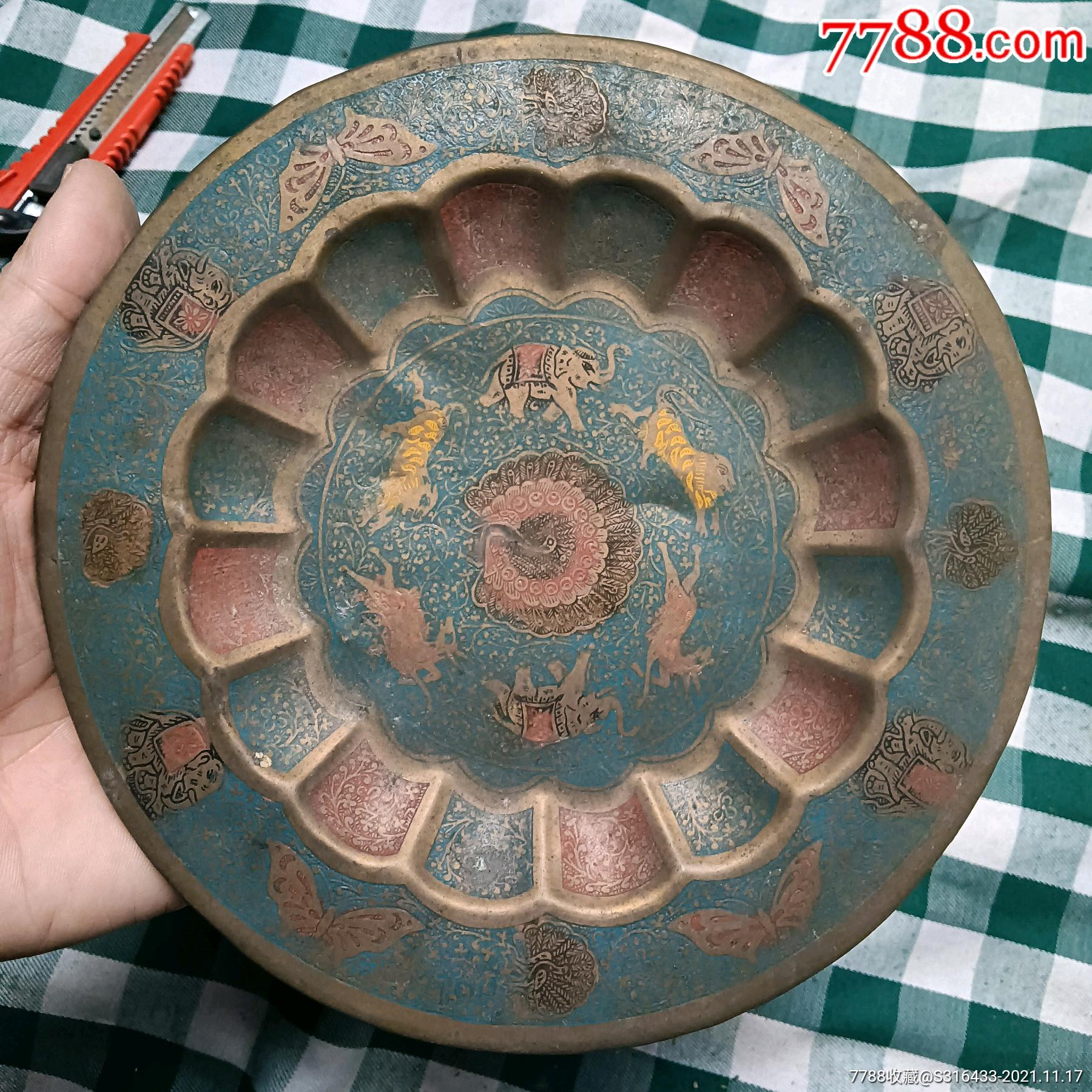 彩绘大象纹老铜盘