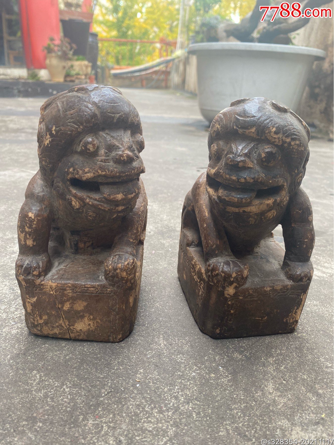清代木雕案头老狮子一对