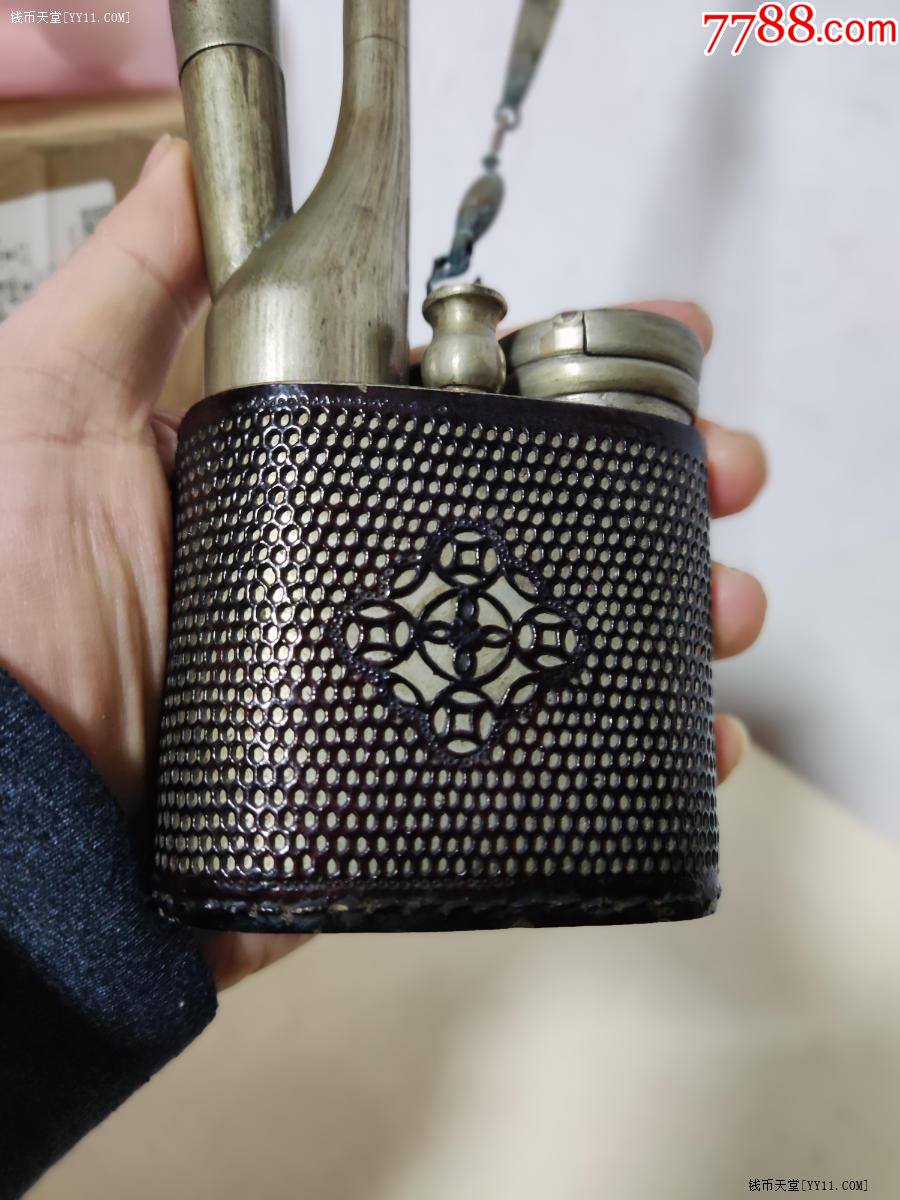 精美皮壳白铜水烟壶