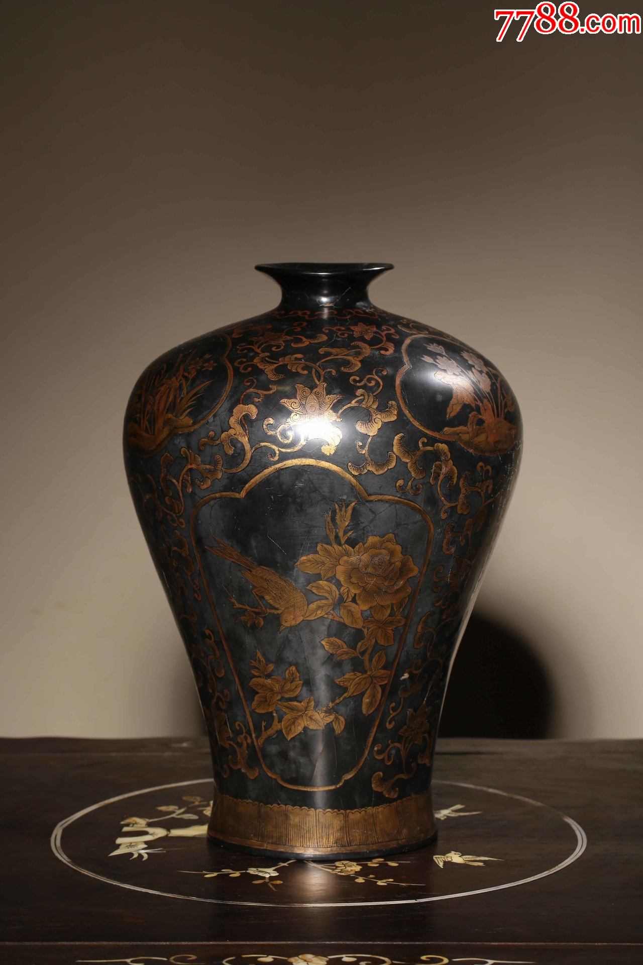 木胎漆器描金花开富贵梅瓶