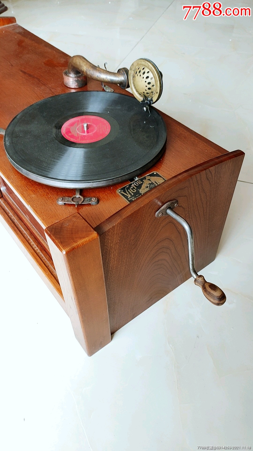 胜利牌老柚木78转手摇留声机,声音清脆,保存完整,正常使用-老唱机