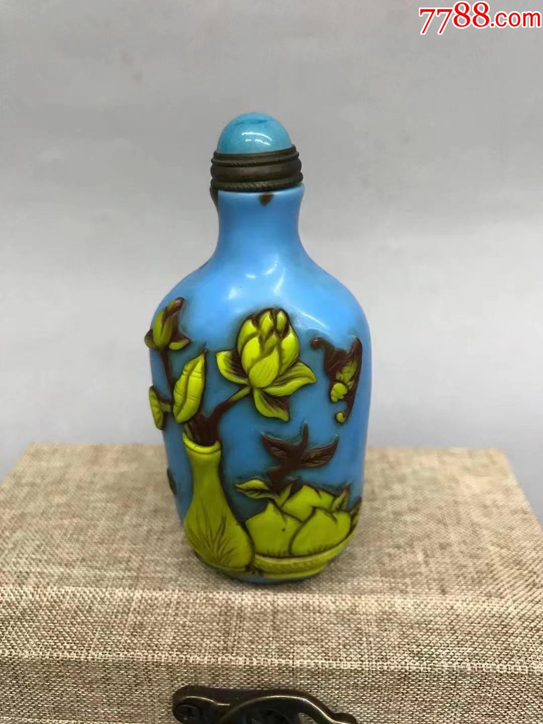 清代料器浮雕花鸟鼻烟壶