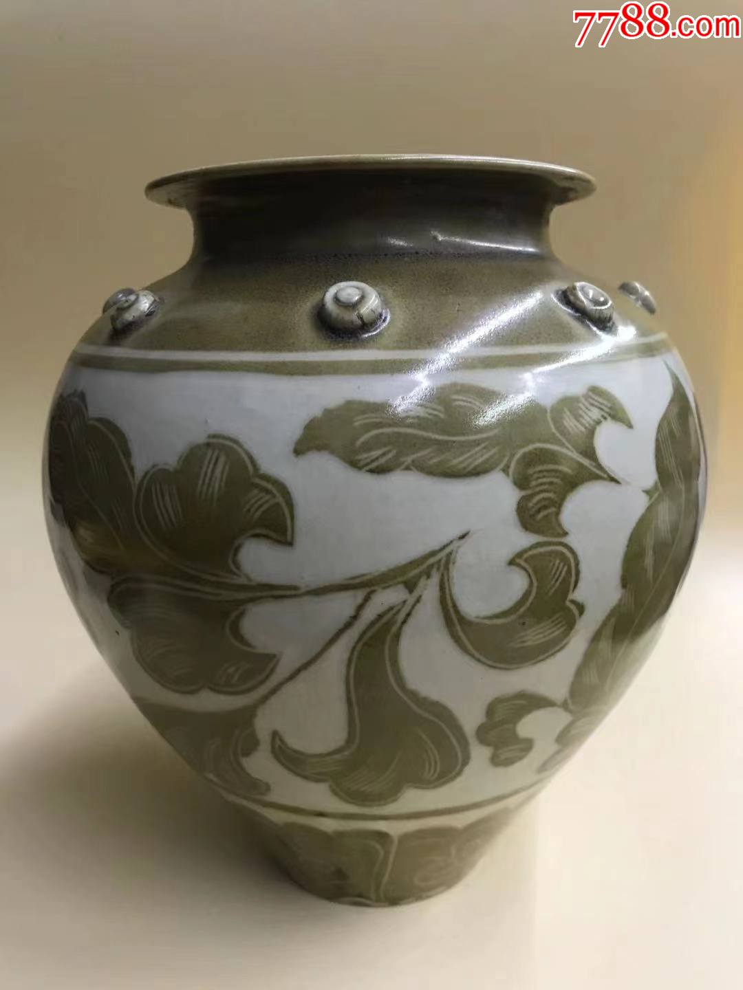 绿定窑剔花鼓钉罐