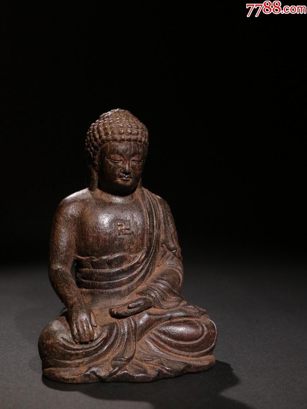 沉香雕大日如来像