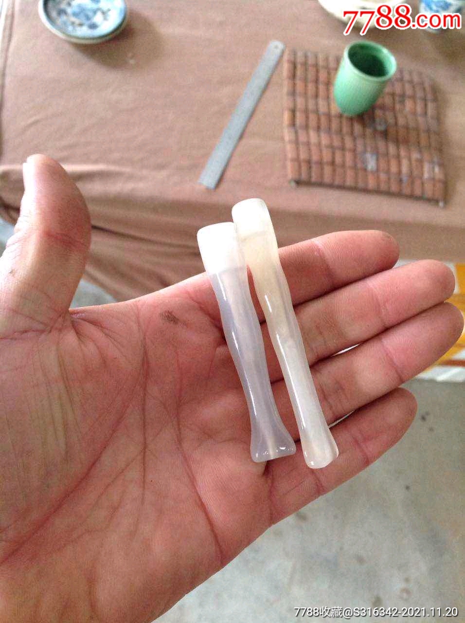 两个白玛瑙烟嘴