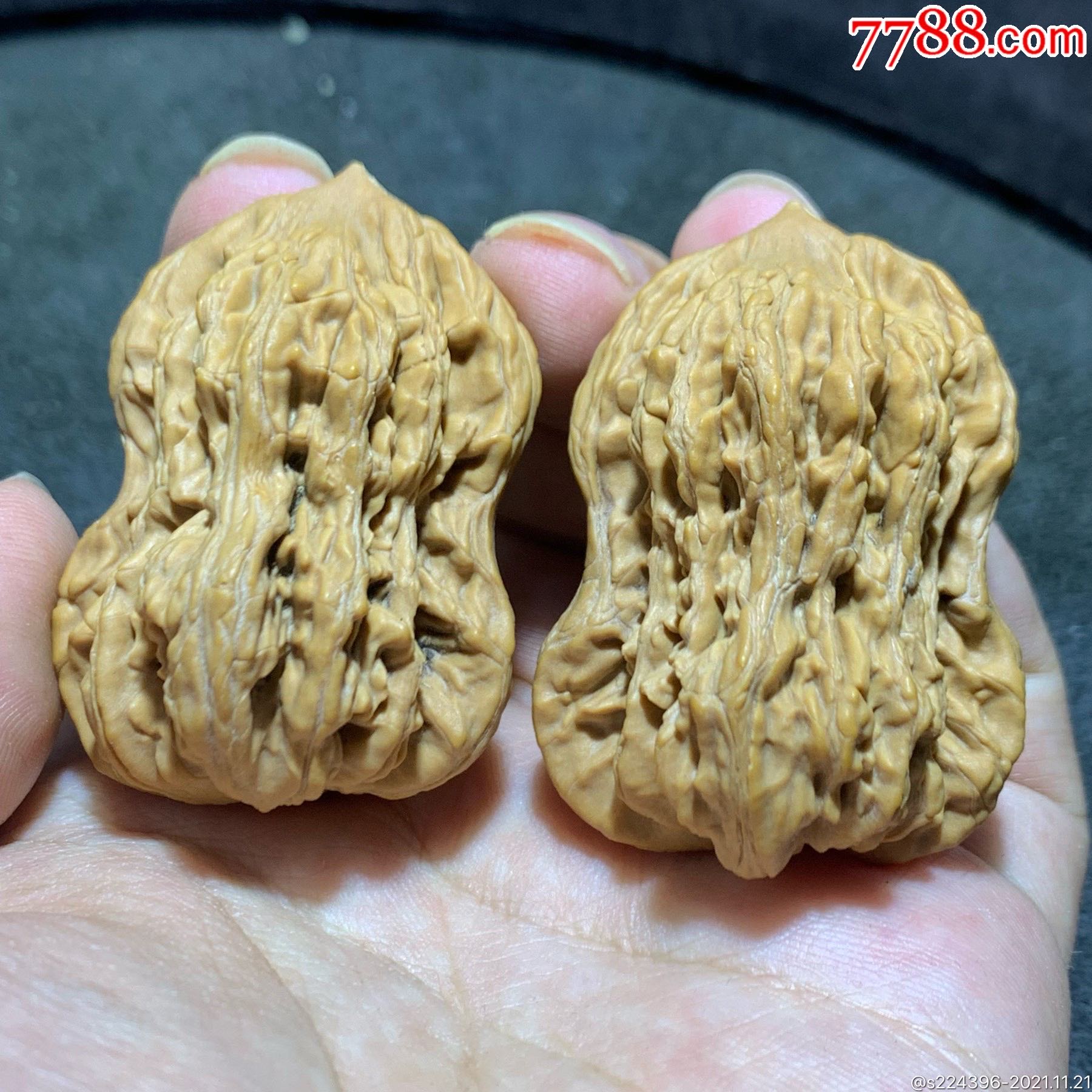 仅此一对精美麦穗虎头异形葫芦文玩麻核桃一对