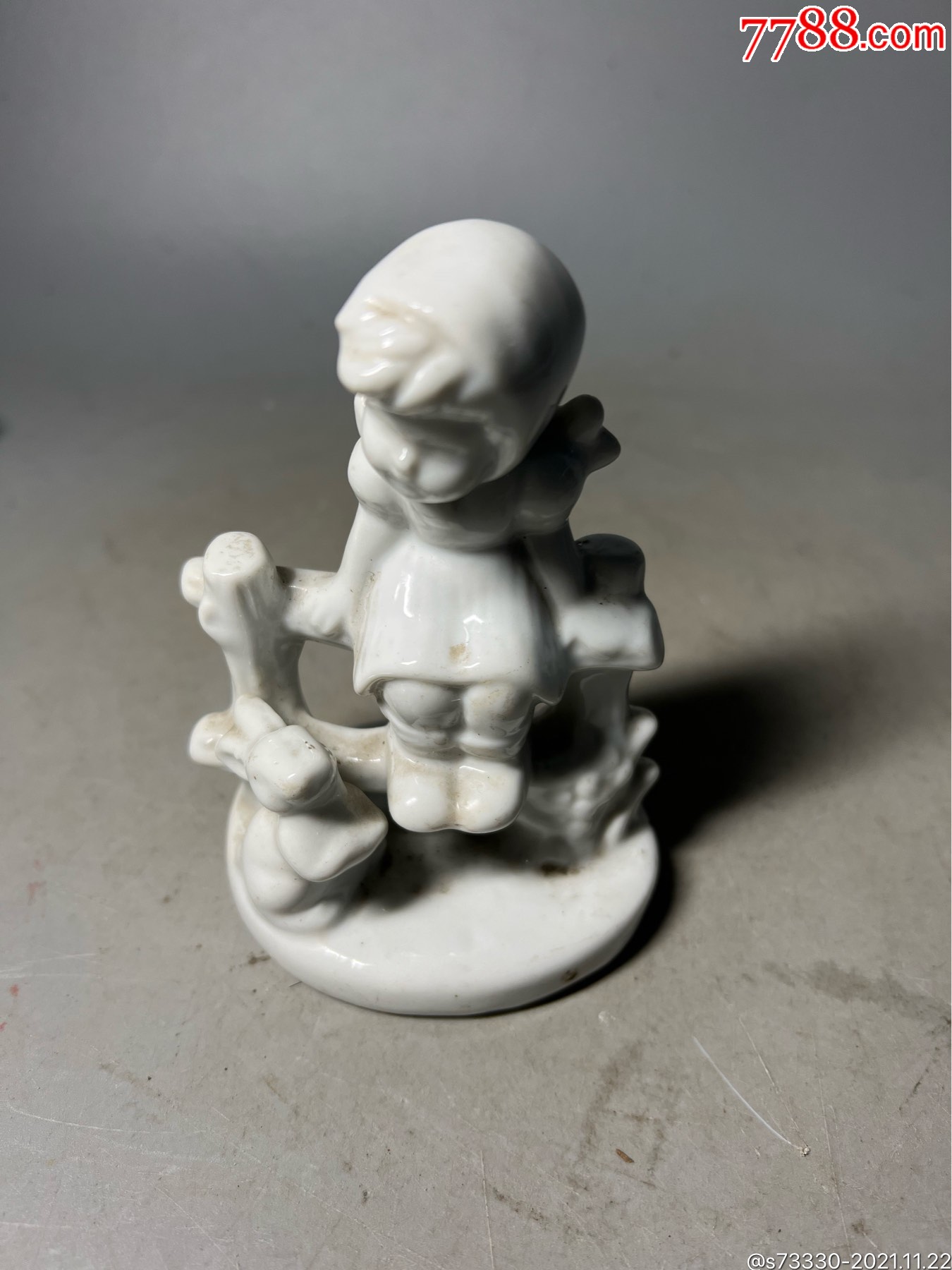 创汇期出口白瓷可爱小女孩摆件