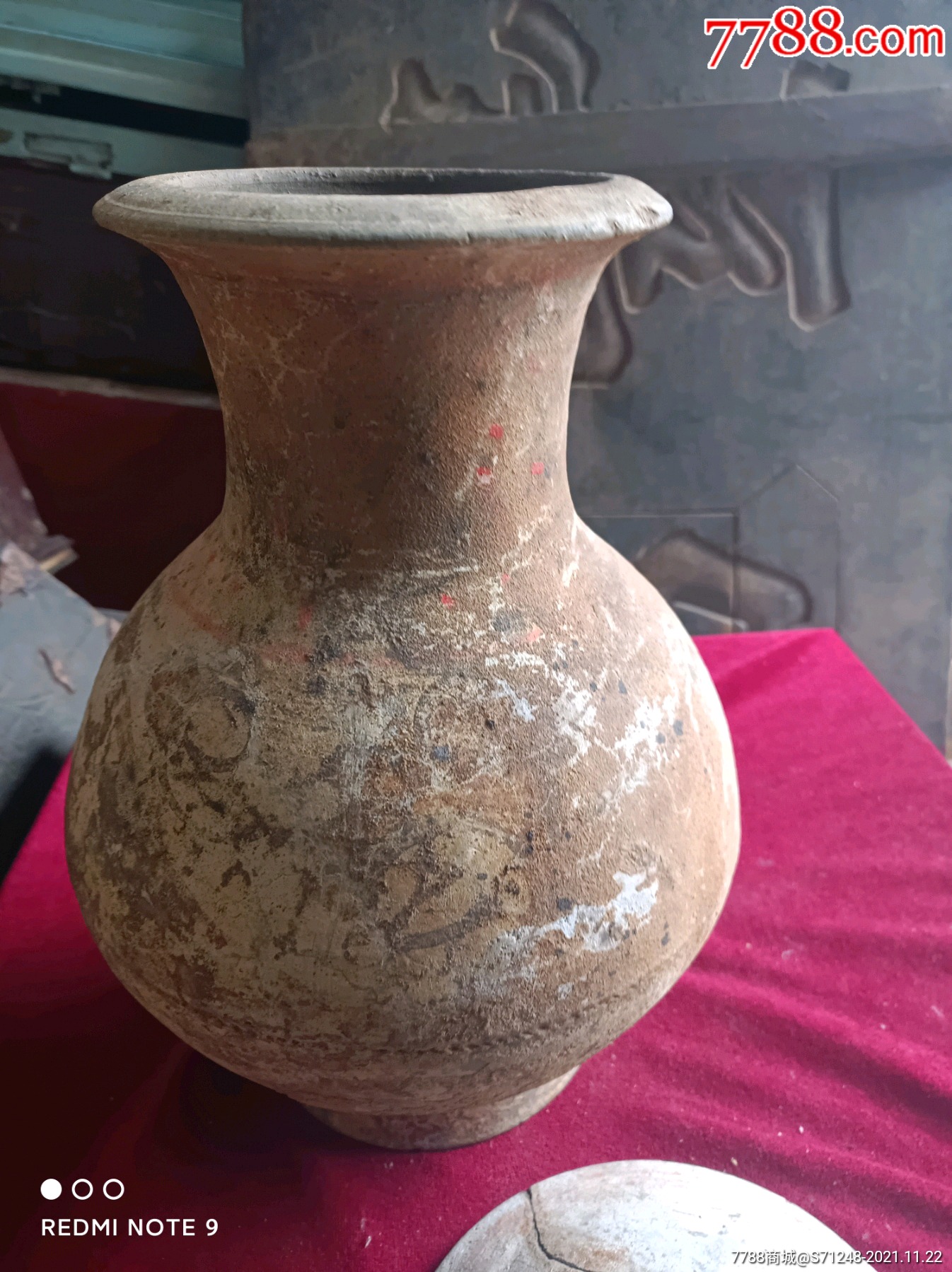 汉代彩绘陶罐,带盖,盖上也有彩绘画