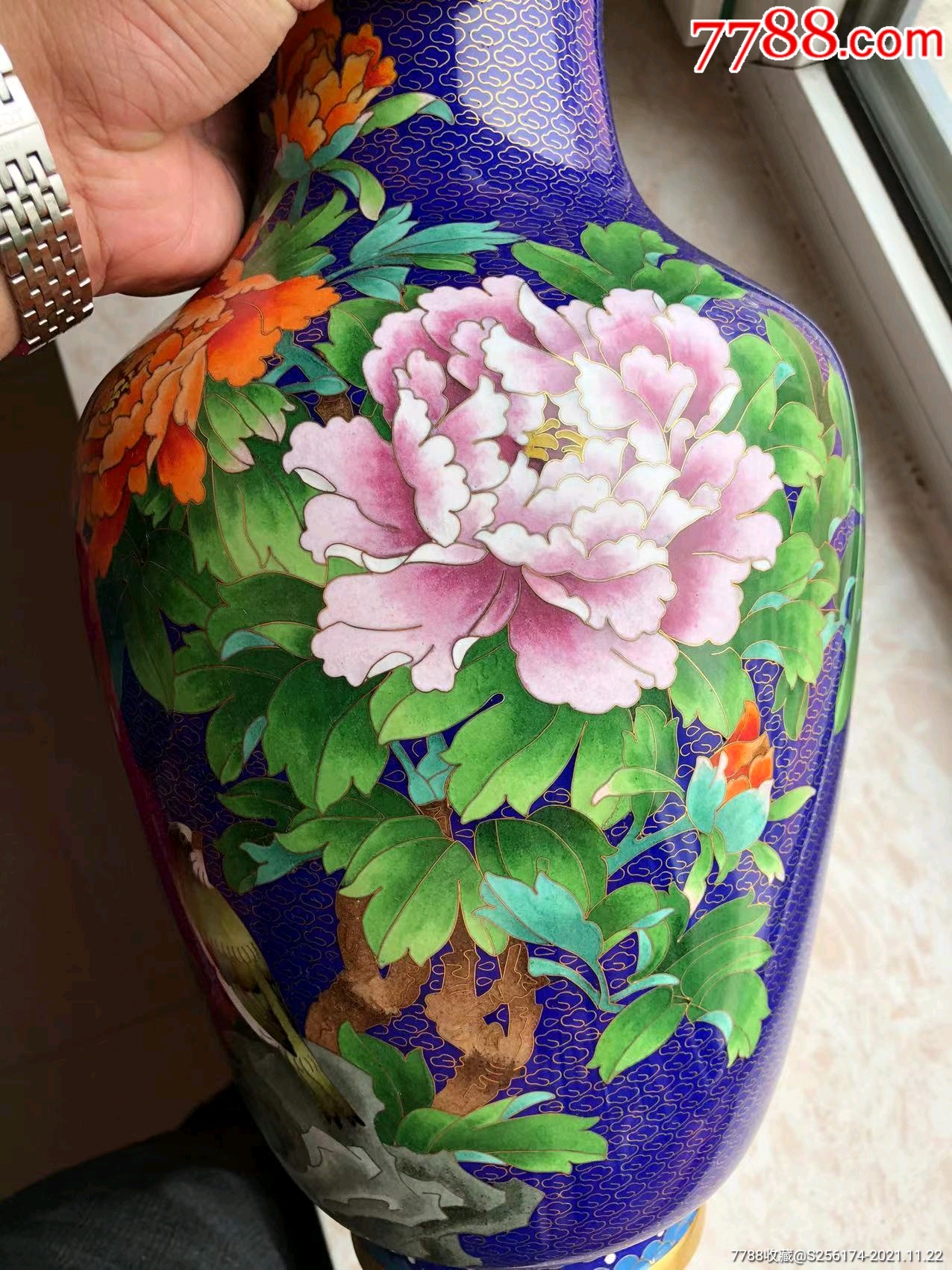 掐丝珐琅牡丹瓶