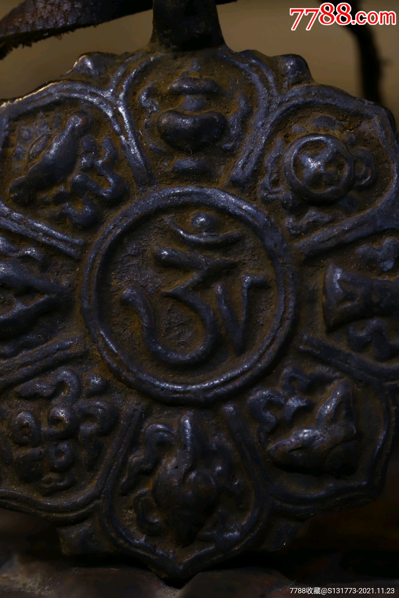 吉祥八宝铜佛牌铜挂件铜胎纯手工敲打錾刻佛牌高5㎝宽4.3㎝重约35克