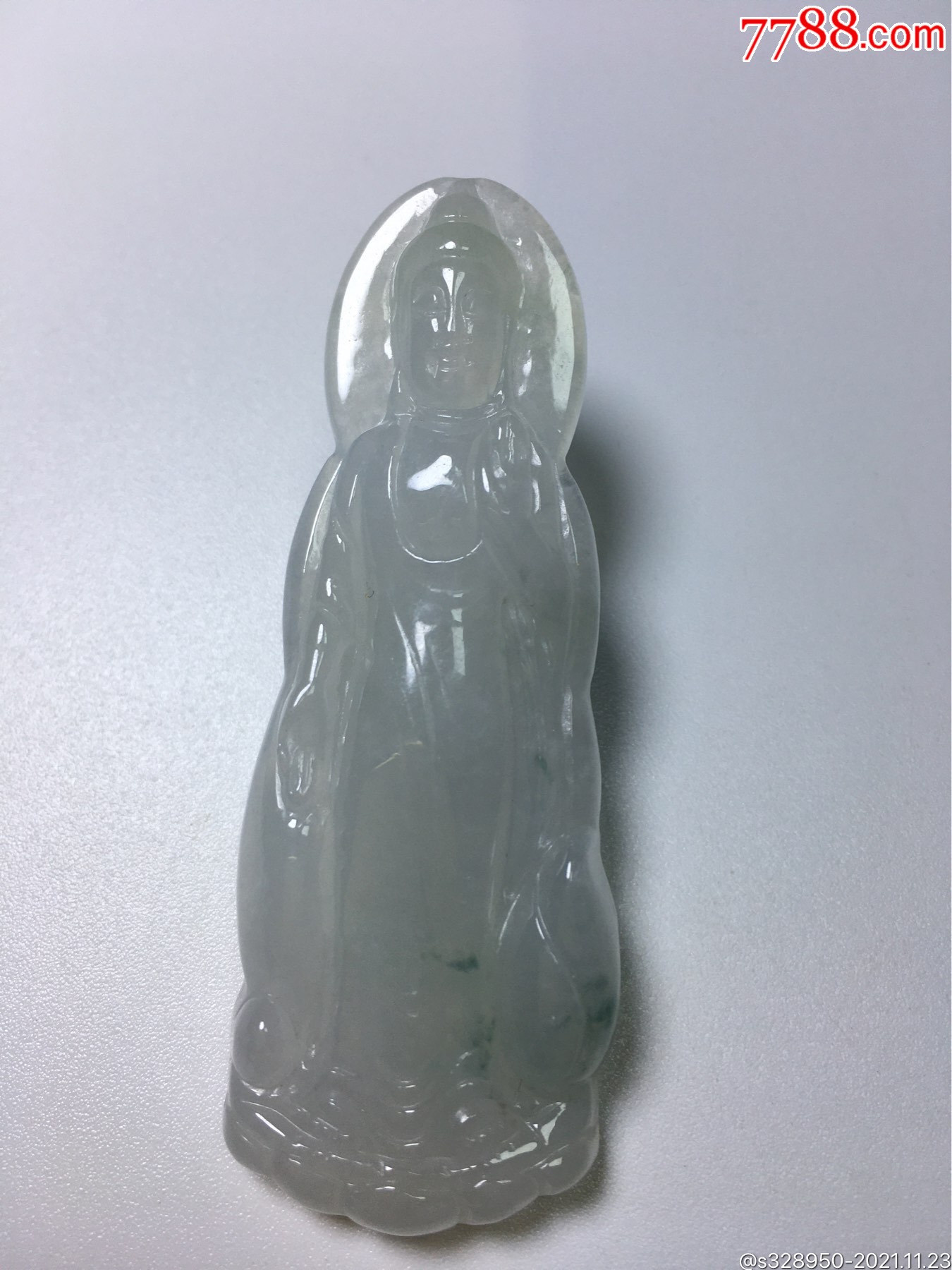 缅甸翡翠a货站观音挂件