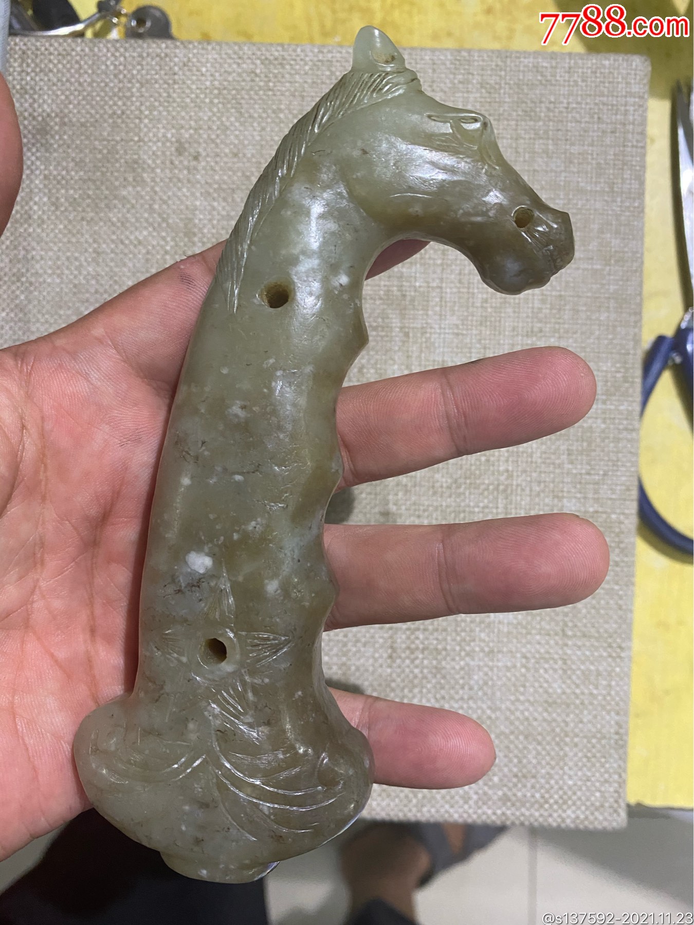 老和田玉马头手握大把件